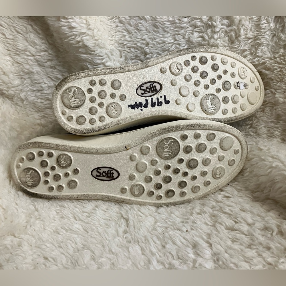 EUC Sofft Olive Green Slip-on Flats Arch Support Leather Size 6.5 - Picture 8 of 8